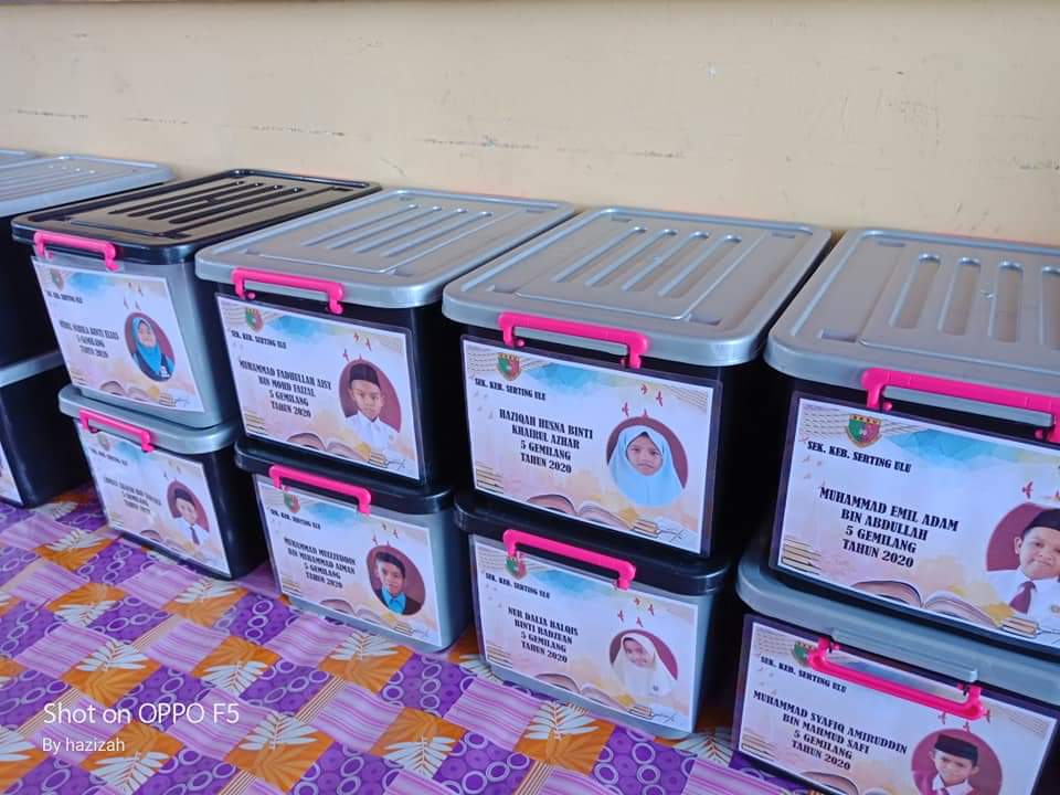 Twitter/MenteriBesarNS Each student gets one box.
